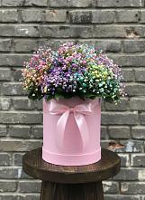 Цветочная композиция из Гипсофила и Розы в шляпной коробке в Утевка