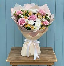 Букет цветов из:  Гвоздики, Орхидеи и Розы в Утевка