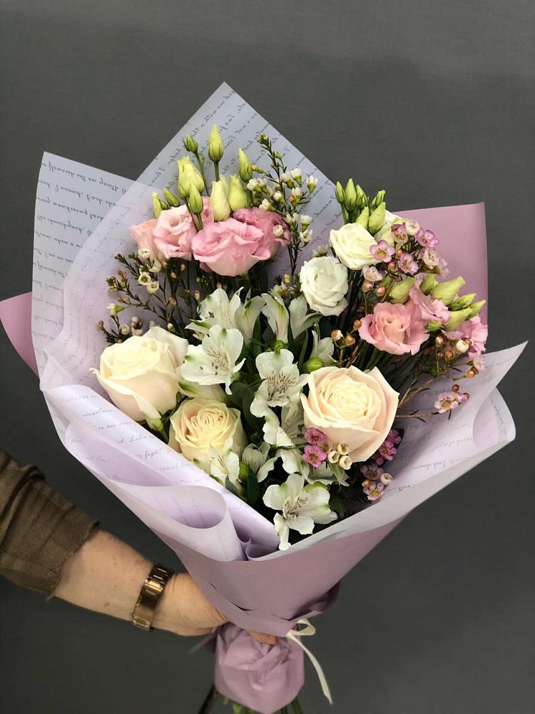 Букет цветов из: Альстромерии, Розы и Лизиантусы в Утевка