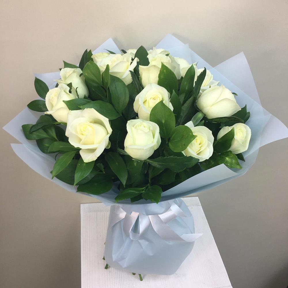 Букет 15 Белых роз Проуд в Утевка
