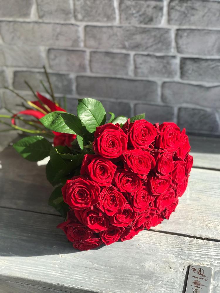 Букет Красные розы Фридом в Утевка