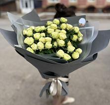 Букет Белые кустовые розы Солинеро в Утевка