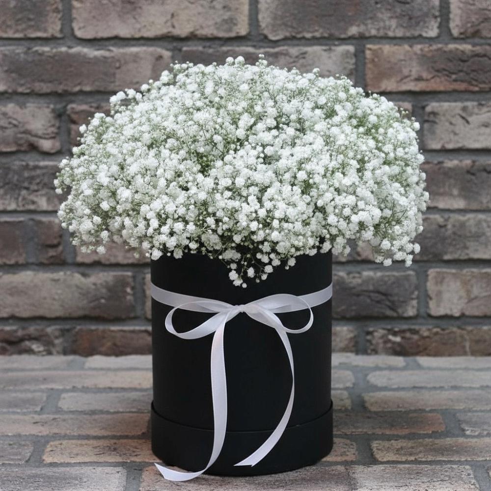 Цветочная композиция из Гипсофила в шляпной коробке в Утевка