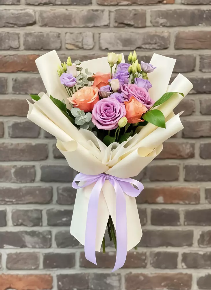 Букет цветов из: Лизиантусы и Розы в Утевка