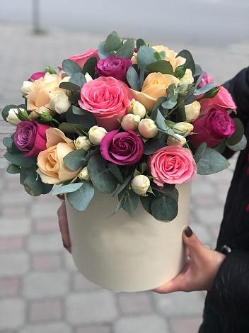 Цветочная композиция из Розы в шляпной коробке в Утевка