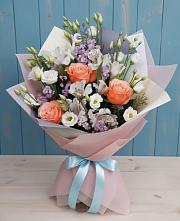 Букет цветов из:  Лизиантусы, Розы, Альстромерии и Гипсофила в Утевка