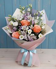 Букет цветов из:  Лизиантусы, Розы, Альстромерии и Гипсофила в Утевка