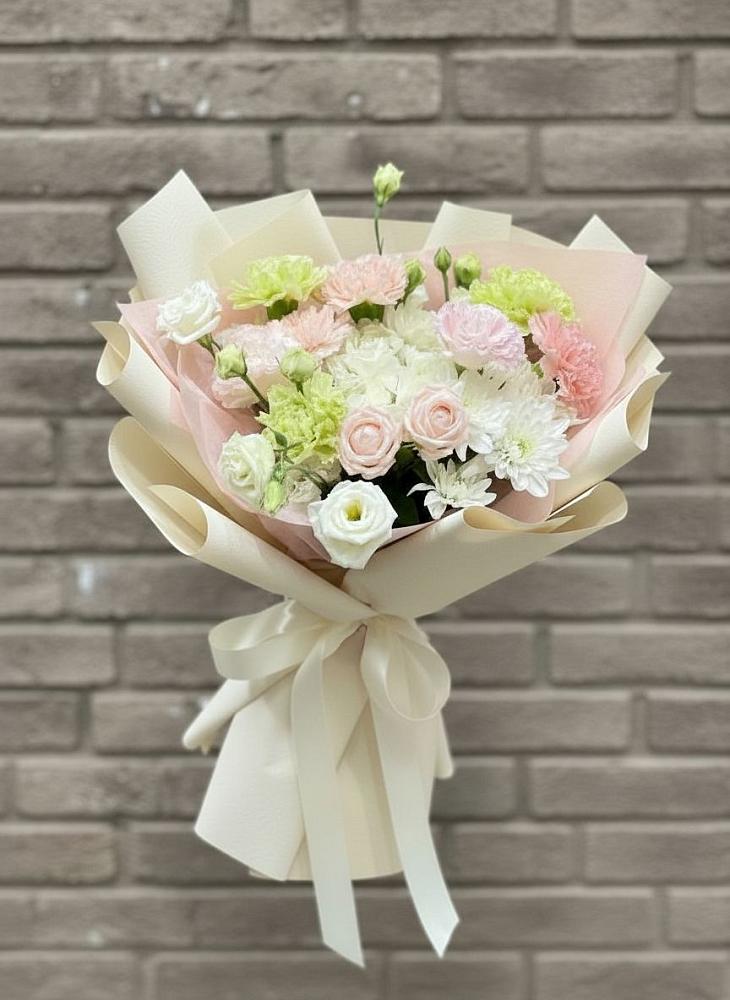 Букет цветов из: Гвоздики, Розы, Лизиантусы и Хризантемы в Утевка