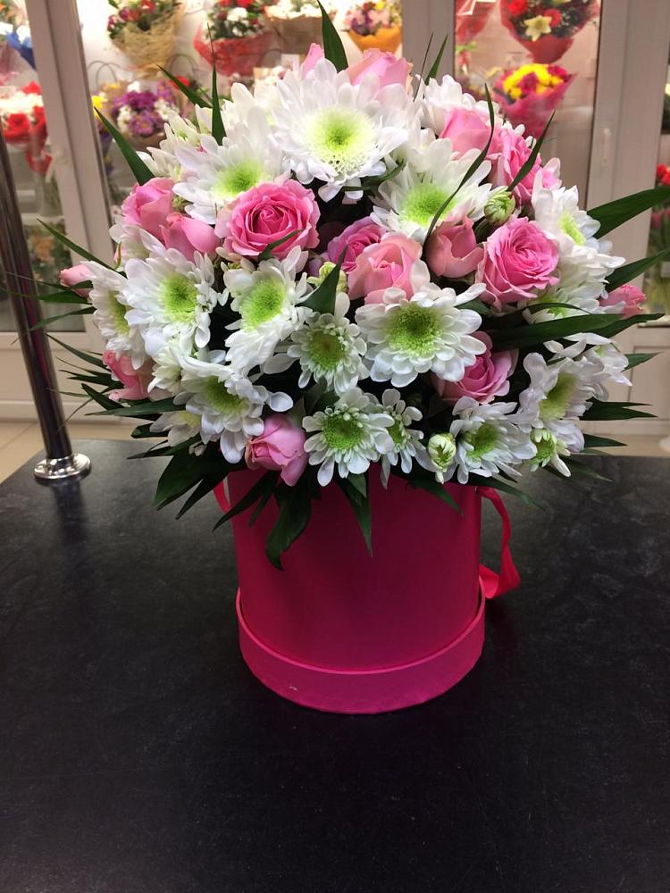 Цветочная композиция из Розы и Хризантемы в шляпной коробке в Утевка