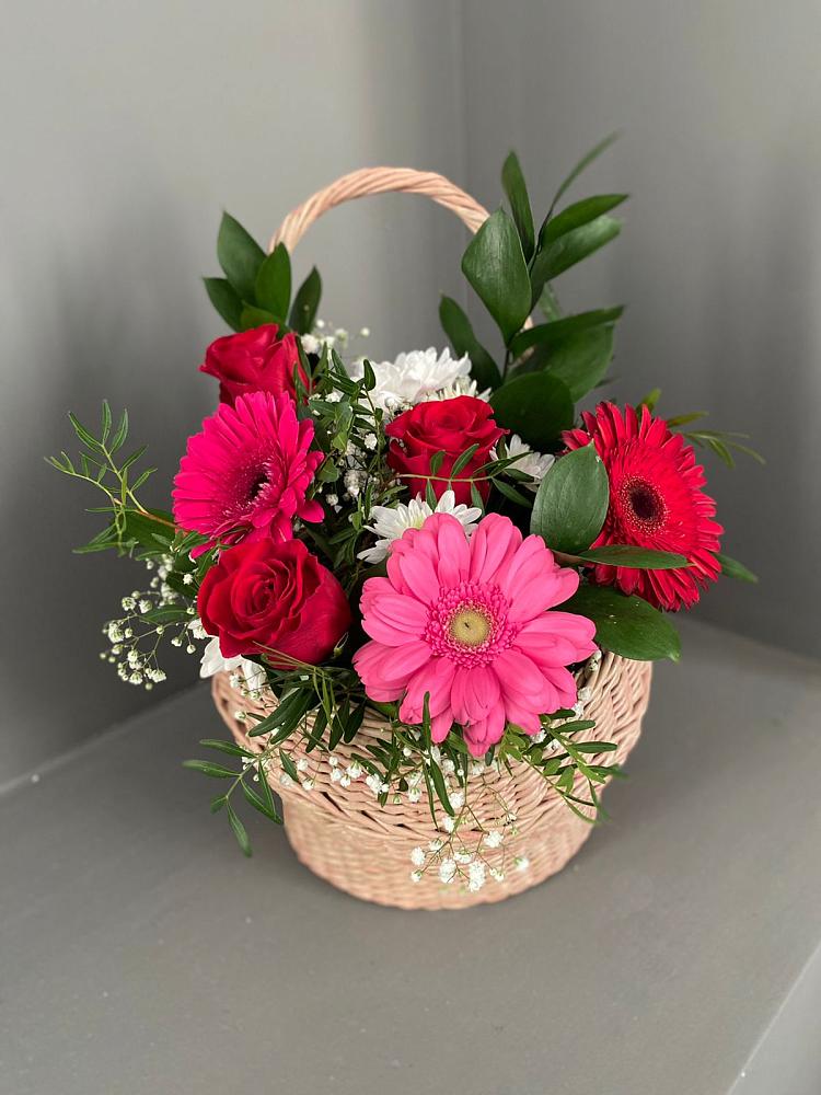 Цветочная композиция из Розы, Хризантемы и Герберы в корзине в Утевка