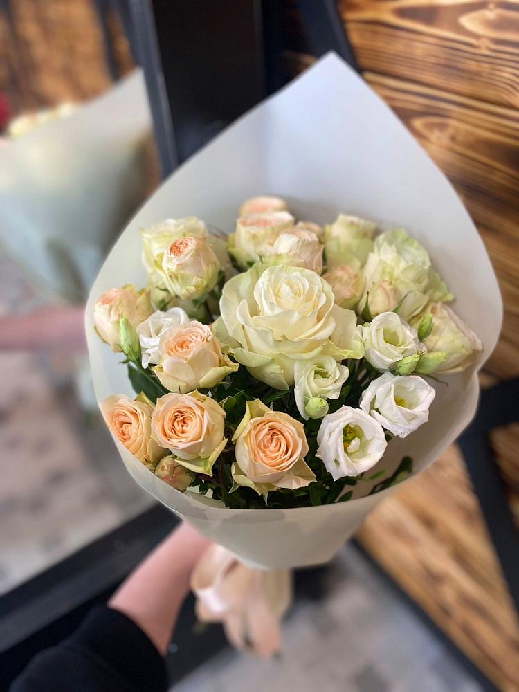 Букет цветов из: Розы и Лизиантусы в Утевка